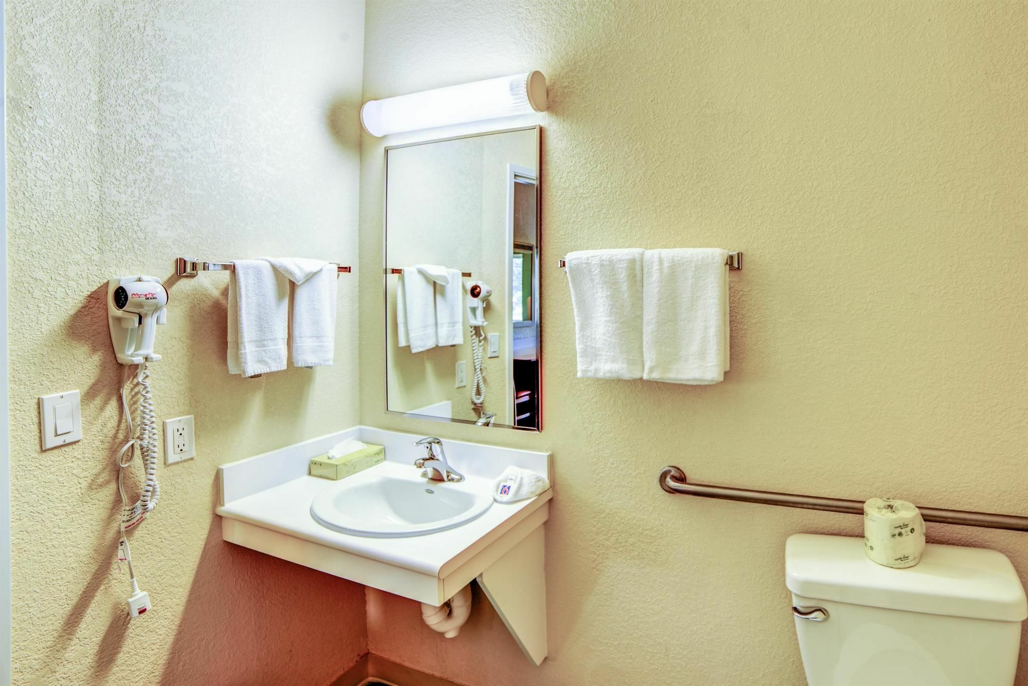 Motel 6-Huntsville, On Ngoại thất bức ảnh